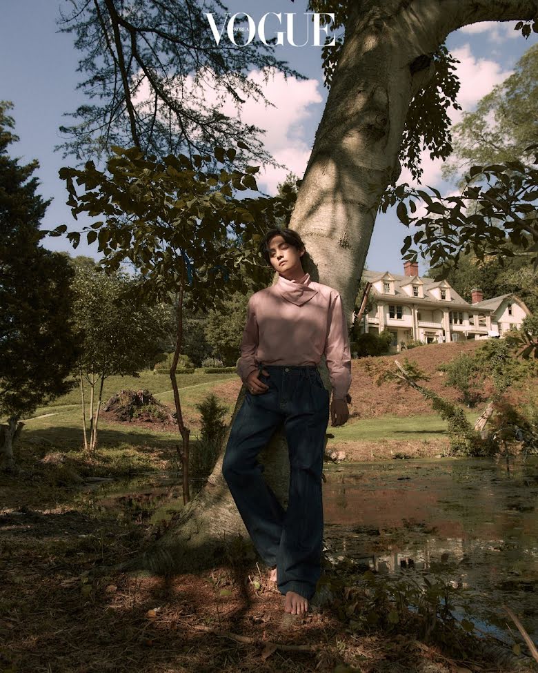 BTS, V BTS, V BTS Vogue, V BTS sexy, V BTS photoshoot 2022, V BTS handsome, V BTS outfit, V BTS gợi cảm, Jin, Jimin, Jungkook, J-Hope, RM, Suga, Jennie, Blackpink