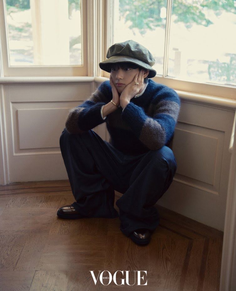 BTS, V BTS, V BTS Vogue, V BTS sexy, V BTS photoshoot 2022, V BTS handsome, V BTS outfit, V BTS gợi cảm, Jin, Jimin, Jungkook, J-Hope, RM, Suga, Jennie, Blackpink