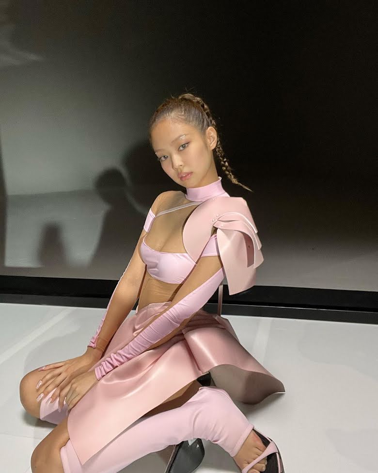 Jennie-Blackpink-mang-fan-o-hoa-nhac-Born-Pink