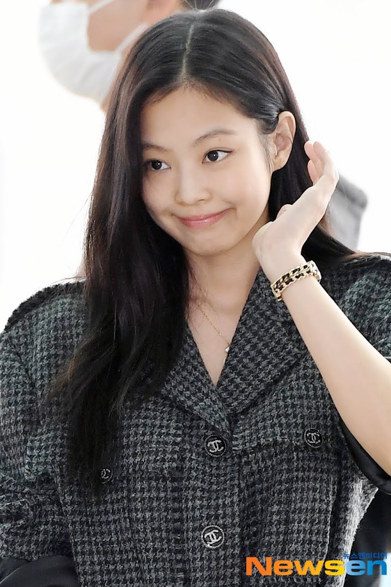Blackpink, Jennie, 3 hành động nhỏ đáng yêu của Jennie, Jennie ở sân bay, Jennie airport, Jennie Paris Fashion Week, Jennie real life, Jisoo, Rose, Lisa