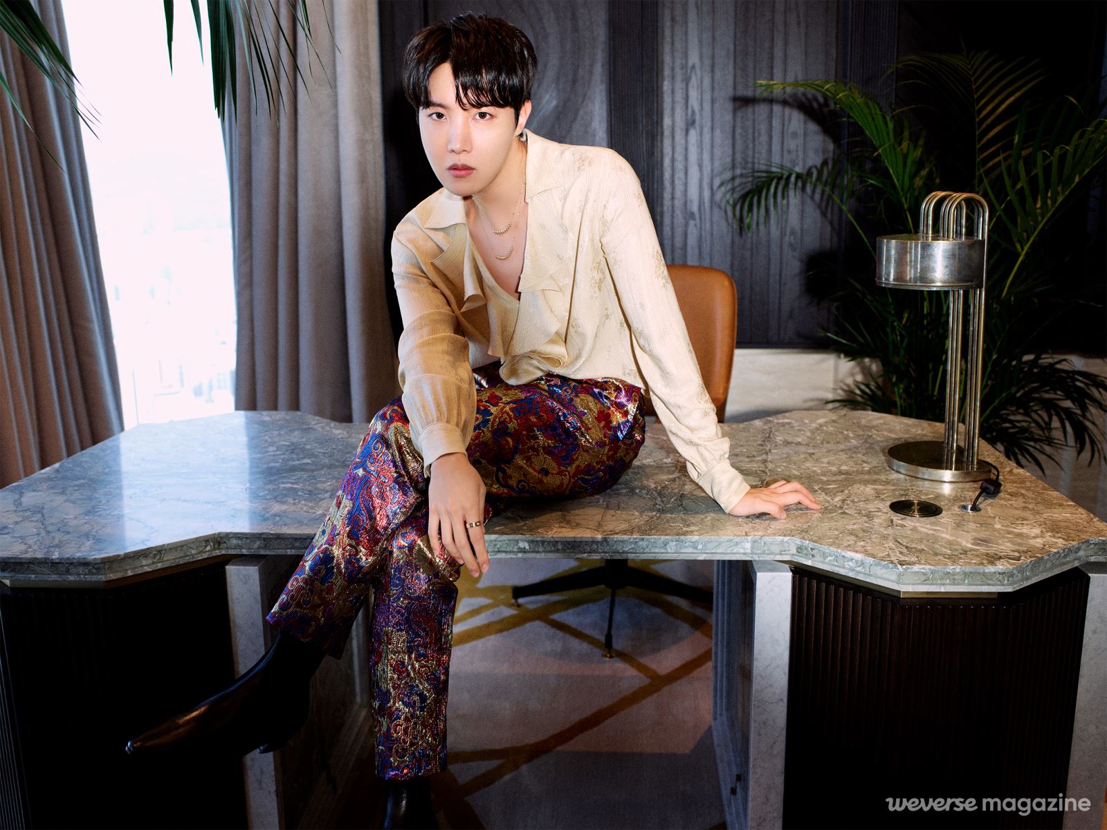 BTS, J-Hope, J-Hope hot bậc nhất Paris Fashion Week, ảnh hưởng của J-Hope, J-Hope fashion, J-Hope outfit, Jungkook, Jimin, Jin, RM, Suga, V BTS