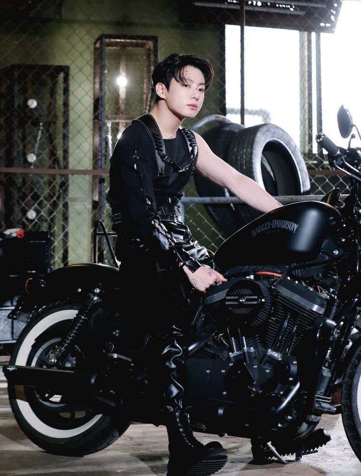 BTS, Jungkook, Jungkook tóc mới, Jungkook tóc siêu nam tính, Jungkook biker, Jungkook long hair, Jungkook 2022 hair, Jimin, V BTS, Jin, BTS The Fact, Suga, RM, J-Hope