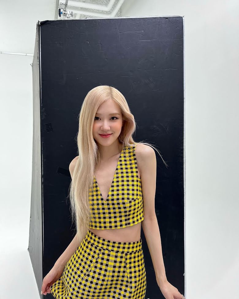 Blackpink, Rose Blackpink thách thức giới, Rose Blackpink Remember, Rose Blackpink menswear, Rose Blackpink ysl outfit, Rose Blackpink outfit, Jennie, Jisoo, Lisa