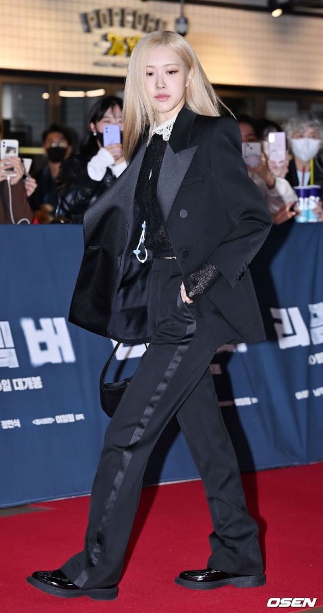 Blackpink, Rose Blackpink thách thức giới, Rose Blackpink Remember, Rose Blackpink menswear, Rose Blackpink ysl outfit, Rose Blackpink outfit, Jennie, Jisoo, Lisa