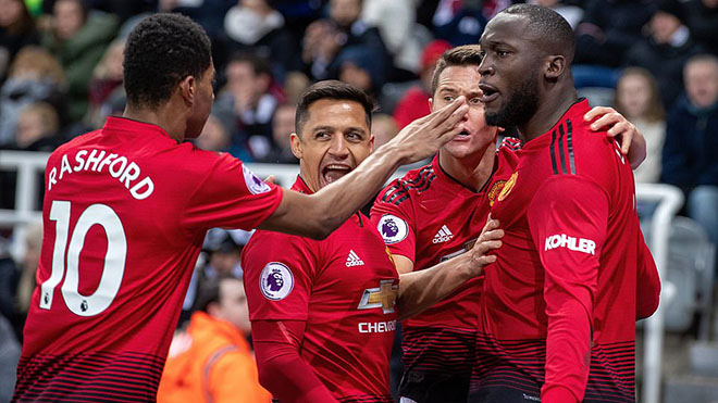 ĐIỂM NHẤN Newcastle 0-2 MU: Rashford là chủ lực. Siêu dự bị Lukaku, Sanchez. Solskjaer kéo dài 'trăng mật'