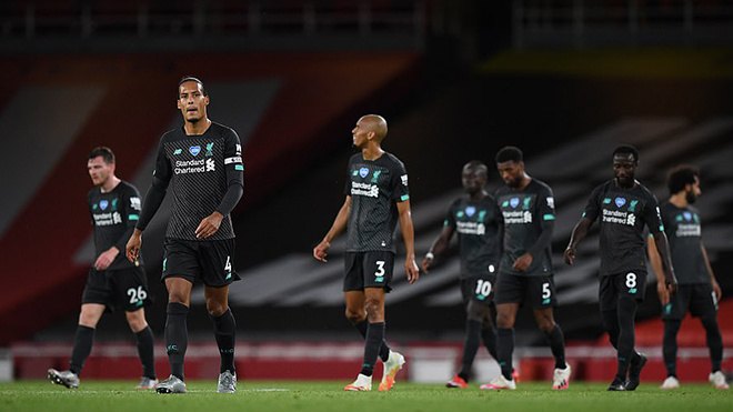 Video bàn thắng Arsenal 2-1 Liverpool: Hàng thủ hớ hênh, The Kop nhận trái đắng