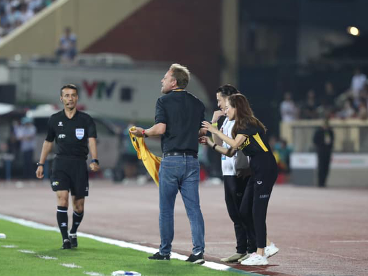 VTV6 trực tiếp bóng đá, U23 Thái Lan vs U23 Singapore, U23 Thái Lan, U23 Singapore, HLV U23 Thái Lan, HLV U23 Thái Lan cãi trọng tài, Mano Polking, SEA Games 31