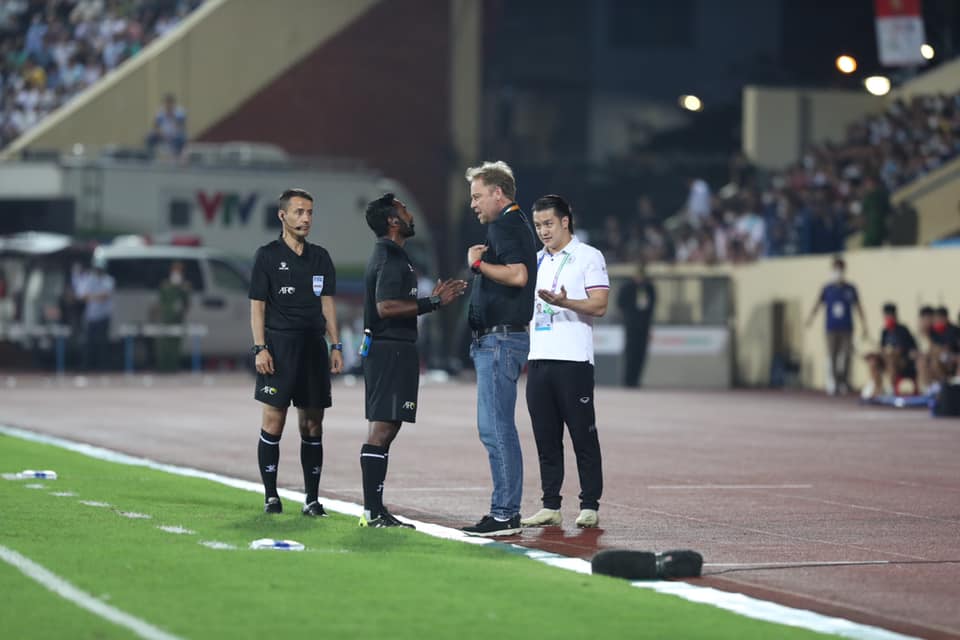 VTV6 trực tiếp bóng đá, U23 Thái Lan vs U23 Singapore, U23 Thái Lan, U23 Singapore, HLV U23 Thái Lan, HLV U23 Thái Lan cãi trọng tài, Mano Polking, SEA Games 31