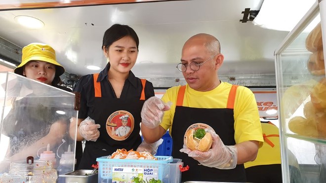 Bánh mì ông màu, Bánh mì ông màu tập 1, Xem bánh mì ông màu, HTV7 phim bánh mì việt, phim việt nam, bánh mì