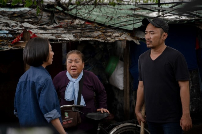 Thu Trang 'ăn cắp vặt', Tiến Luật làm giang hồ ở 'Chuyện xóm tui'