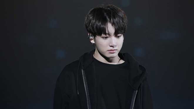 Bị cộng đồng mạng mỉa mai ‘Hố đen của BTS’, fan lo em út Jungkook bị tổn thương