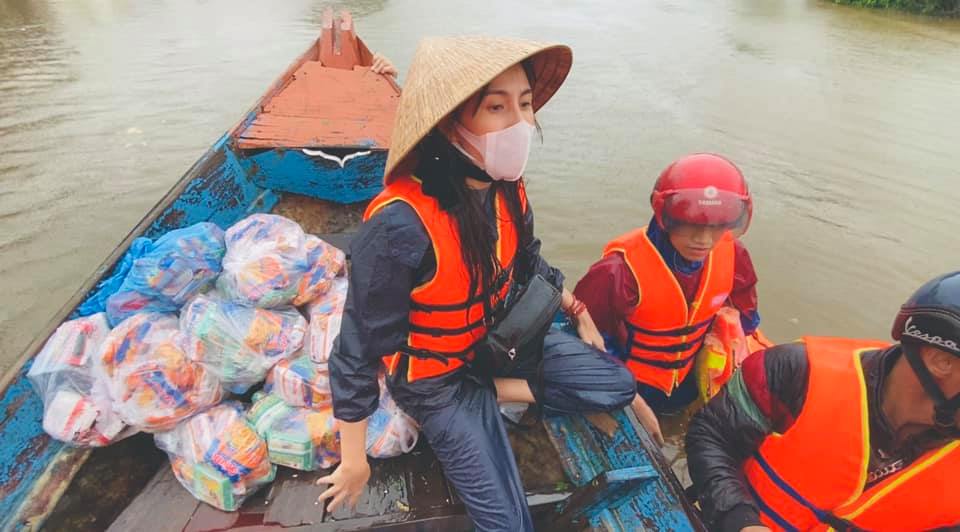 Thuỷ Tiên, Thuỷ Tiên Công Vinh, Thuỷ Tiên cứu trợ miền Trung, con gái Thuỷ Tiên, Công Vinh Thuỷ Tiên, Thuỷ Tiên làm từ thiện, Thuỷ Tiên bị ghét, thuy tien