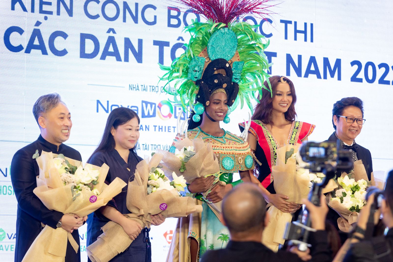 Miss Earth 2021, Miss Earth 2022, Destiny Evelyn Wagner, H’Hen Niê, Hoa hậu các Dân tộc Việt Nam 2022, Miss Earth 2021 Destiny Evelyn Wagner, Destiny Evelyn Wagner Miss Earth 2021 