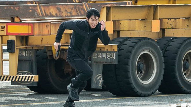 ‘Vagabond’ tập 12: Bị cả Chính phủ truy đuổi, Lee Seung Gi và Suzy vẫn áp giải nghi phạm đến tòa án