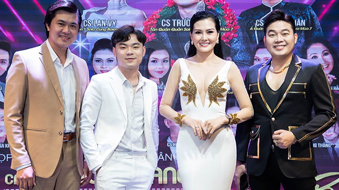 Ca sĩ Khánh Bình tổ chức tiệc mừng con nuôi Trường Sang giành Quán quân ‘Solo cùng Bolero’ 