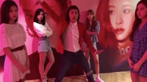 BLACKPINK tung video bất ngờ với 'thành viên thứ 5'