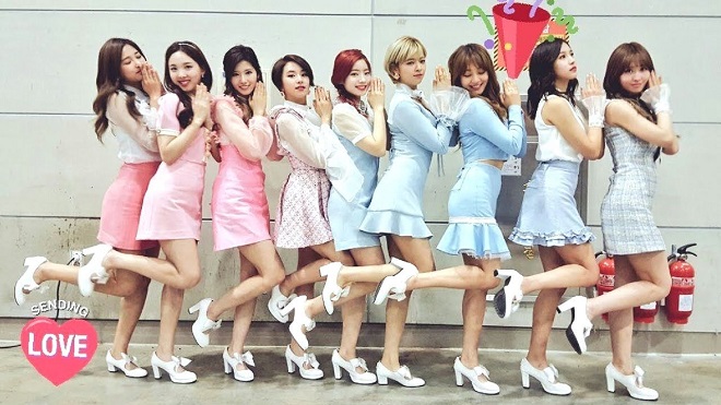 Những lần thành viên Twice bắt nạt chị em trong nhóm khiến fan bật cười