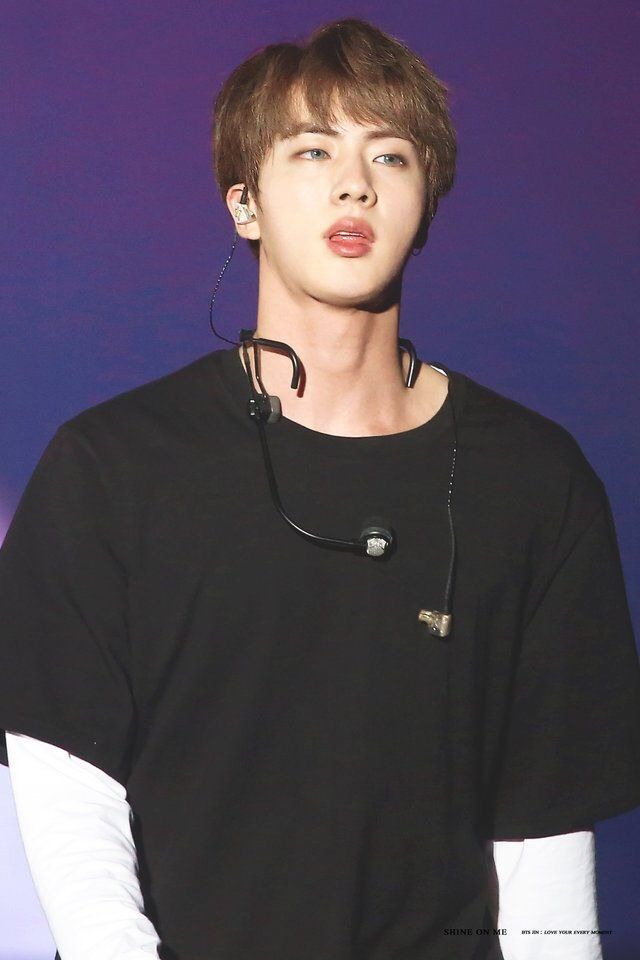 BTS, Jin BTS, nama thần K-pop, Jin BTS khoe vai rộng, bờ vai của Jin BTS, Jin, EXO, Kang Daniel