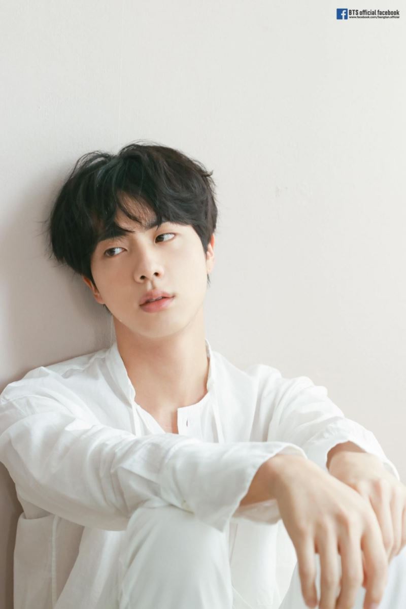 BTS, Jin BTS, nama thần K-pop, Jin BTS khoe vai rộng, bờ vai của Jin BTS, Jin, EXO, Kang Daniel