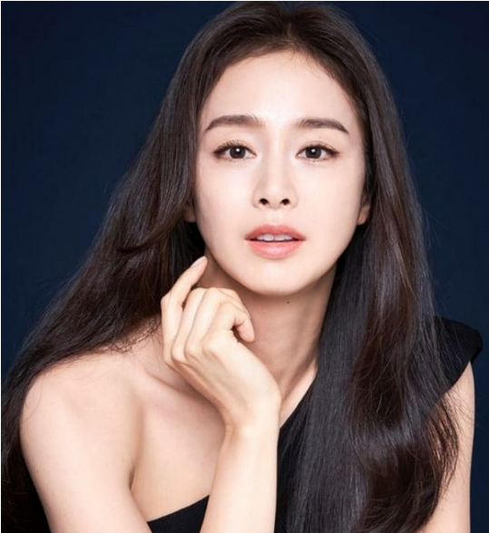 Kim Tae Hee, vợ Bi Rain, Suýt xoa trước hình ảnh đôi mươi của Kim Tae Hee, Kim Tae Hee khoe vẻ đẹp không tuổi, Bi Rain