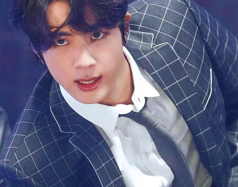 BTS, Jin BTS, Jin BTS bao nhiêu tuổi, tuổi của Jin, tuổi của Jin BTS, BTS sinh năm bao nhiêu, Jin già nhất BTS, Jin bị chê già, Jin phản ứng khi bị chê già