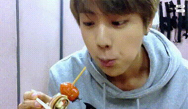 BTS, Jin, Suga, Jin BTS, Suga BTS, Jin yêu đồ ăn, Suga khó tính, Jin phản ứng với đồ ăn, Suga phản ứng với đồ ăn, Jin và Suga, Jin Suga ngược nhau, Jin Suga trái ngược