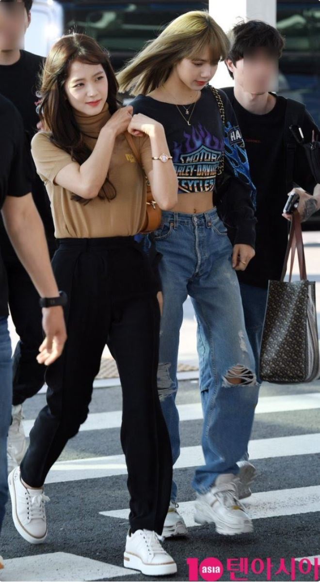 Blackpink, Lisa, Lisa Blackpink, thời trang Lisa, thời trang Lisa Blackpink, eo Lisa, eo Lisa Blackpink, Lisa eo con kiến, Blackpink vòng eo, Lisa sân bay, Jennie, Jisoo