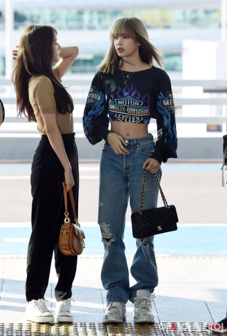 Blackpink, Lisa, Lisa Blackpink, thời trang Lisa, thời trang Lisa Blackpink, eo Lisa, eo Lisa Blackpink, Lisa eo con kiến, Blackpink vòng eo, Lisa sân bay, Jennie, Jisoo
