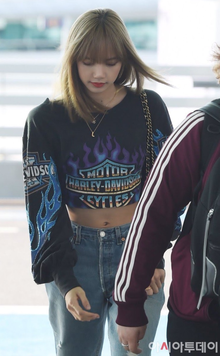 Blackpink, Lisa, Lisa Blackpink, thời trang Lisa, thời trang Lisa Blackpink, eo Lisa, eo Lisa Blackpink, Lisa eo con kiến, Blackpink vòng eo, Lisa sân bay, Jennie, Jisoo
