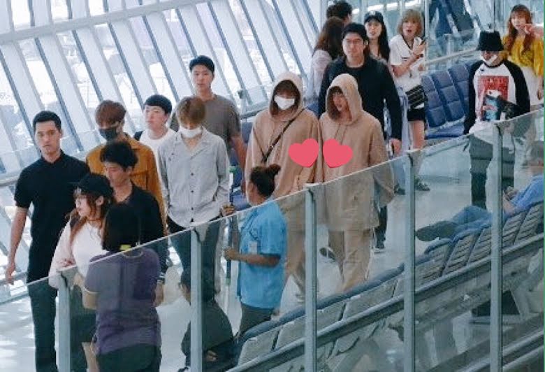 BTS, Jin, Jin BTS, V, V BTS, Jin V BTS, Jin V cãi nhau, Jin V chiến tranh, Jin V đồ đôi, BTS scandal, BTS tour, tour diễn BTS, hoạt động BTS, RM< Jimin, Suga, Jhope