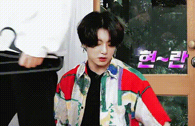 BTS, Jungkook, Jungkook BTS, tài lẻ Jungkook, tài lẻ Jungkook BTS, Jungkook pha chế, Jungkookk BTS cắm hoa, Jungkook bắn cung, Jungkook đạo diễn, Jungkook thiết kế