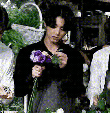 BTS, Jungkook, Jungkook BTS, tài lẻ Jungkook, tài lẻ Jungkook BTS, Jungkook pha chế, Jungkookk BTS cắm hoa, Jungkook bắn cung, Jungkook đạo diễn, Jungkook thiết kế