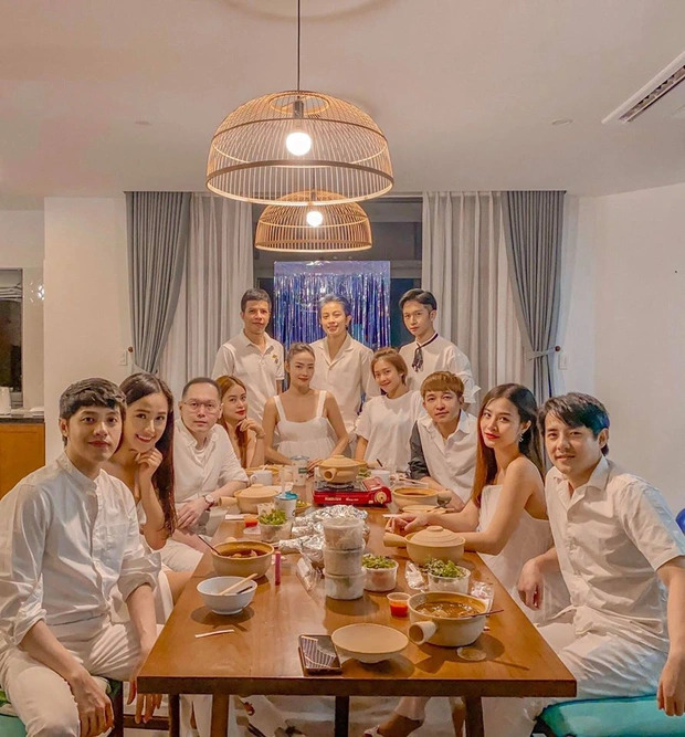 Trấn Thành, Hari Won, Lê Giang, Anh Đức, Thu Minh, Ali Hoàng Dương, Trúc Nhân, Lý Quý Khánh, Hồ Ngọc Hà, Kim Lý, Đông Nhi, Ông Cao Thắng, Noo Phước Thịnh, Mai Phương Thúy, Minh Hằng, Gil Lê, Hoàng Thùy Linh, Khả Ngân, Hòa Minzy, Đức Phúc, Erik, Đỗ Mỹ Linh, Trần Tiểu Vy, Tường San, Diễm Trang, Thúy An, Thúy Vi, Thùy Tiên, Tăng Thanh Hà, Thân Thuý Hà, Bùi Việt Hà, Phạm Anh Khoa