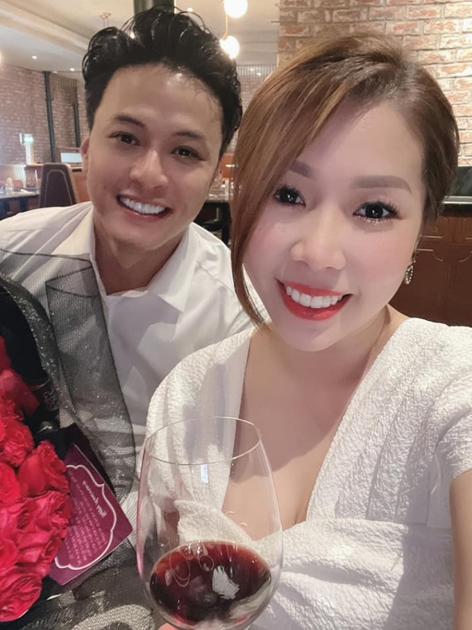 Hồng Đăng, vợ Hồng Đăng, Anh Đào, Anh Đào Nguyễn, vợ chồng Hồng Đăng, mẹ Nhím, Hồ Hoài Anh, Tây Ban Nha, nghệ sĩ Việt, scandal, Vbiz, showbiz, diễn viên, nam diễn viên