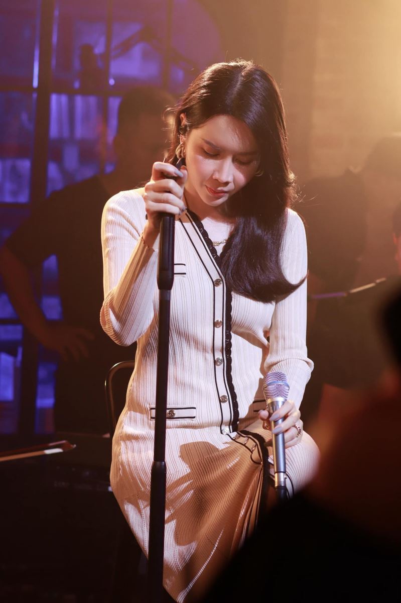 Hồ Hoài Anh, vợ Hồ Hoài Anh, Hồng Đăng, Lưu Hương Giang, 2 nghệ sĩ việt, Vbiz, scandal Hồ Hoài Anh, Scandal Hồng Đăng, Tây Ban Nha, cáo buộc, 17 tuổi