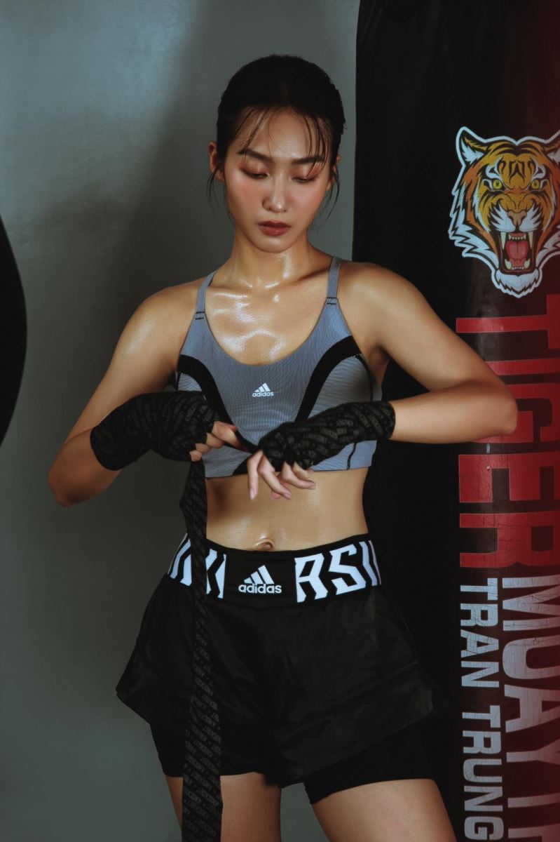 Khả Ngân, nữ diễn viên, hot girl boxing, hot boxing girl, Vbiz, boxing, Hậu duệ mặt trời, Nàng tiên có 5 nhà, 11 tháng 5 ngày, Khả Ngân tập boxing, Khả Ngân boxing