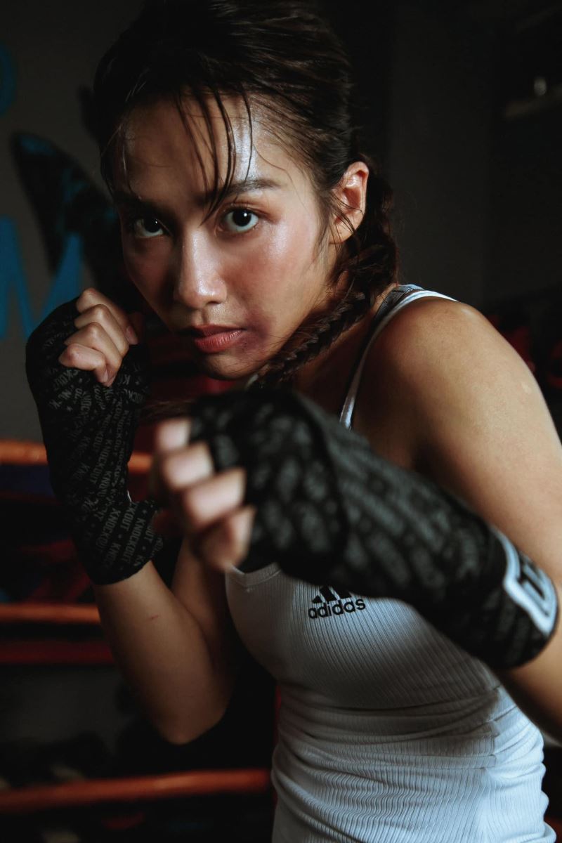 Khả Ngân, nữ diễn viên, hot girl boxing, hot boxing girl, Vbiz, boxing, Hậu duệ mặt trời, Nàng tiên có 5 nhà, 11 tháng 5 ngày, Khả Ngân tập boxing, Khả Ngân boxing