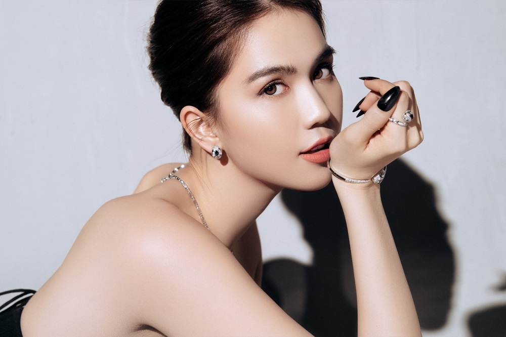 Ngọc Trinh, nữ hoàng nội y, Vbiz, showbiz, người mẫu, vòng eo 56, chị mẹ tập yêu, nữ diễn viên, Ngọc Trinh độc thân, người yêu Ngọc Trinh, bạn trai Ngọc Trinh, Trà Vinh 