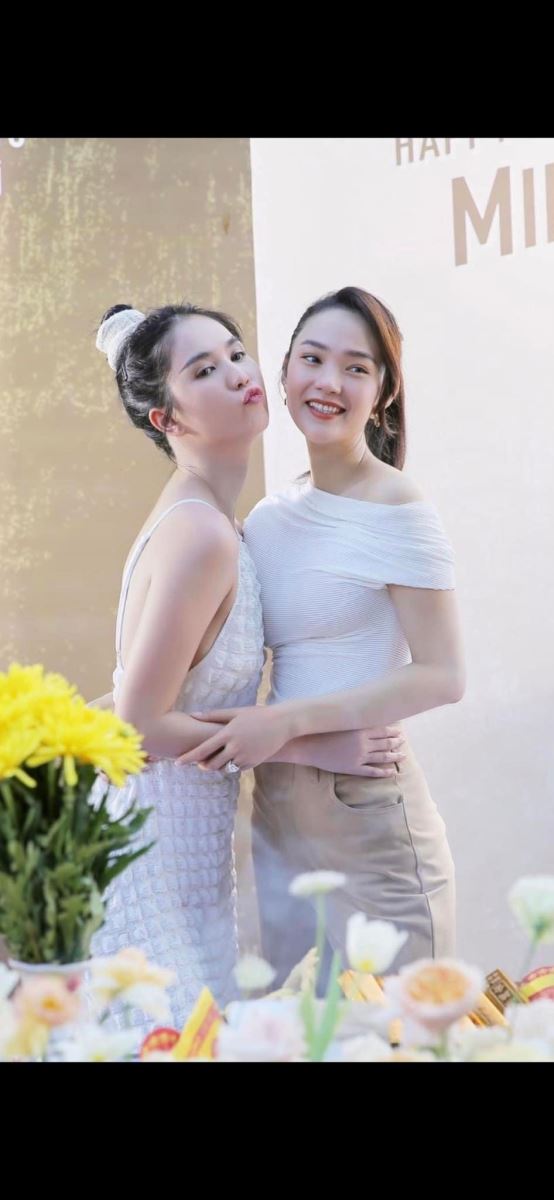 Ngọc Trinh, nữ hoàng nội y, Vbiz, showbiz, người mẫu, vòng eo 56, chị mẹ tập yêu, nữ diễn viên, Ngọc Trinh độc thân, người yêu Ngọc Trinh, bạn trai Ngọc Trinh, Trà Vinh 