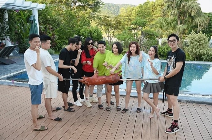 Hương Giang, Đình Tú, Hương Giang Đình Tú, Hương Giang Đình Tú chia tay, bạn gái Đình Tú, phim VTV, Lặng yên dưới vực sâu