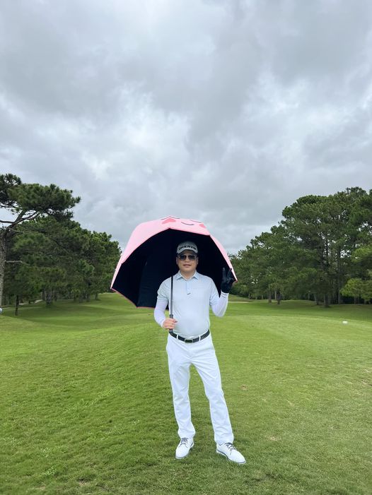 Phương Oanh, Shark Bình, Phương Oanh hẹn hò Shark Bình, Nguyễn Hòa Bình, Phương Oanh Shark Bình chơi golf, diễn viên Phương Oanh, vợ Shark Bình, Đào Lan Hương