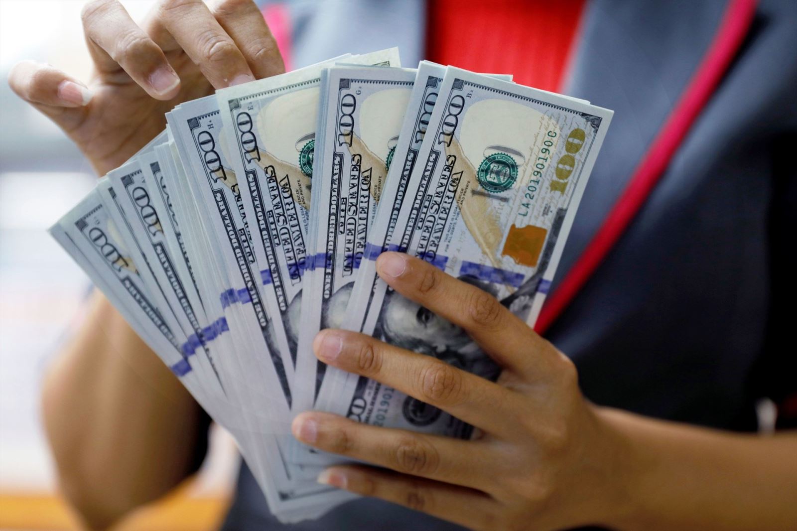 Giá ngoại tệ biến động. Giá ngoại tệ biến động ảnh hưởng tới nền kinh tế ra sao?