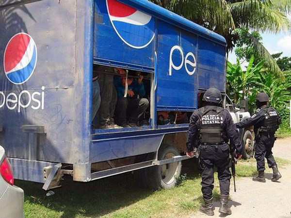 Người di cư. Vấn đề người di cư. Người di cư bị bỏ lại trong xe tải. Mexico