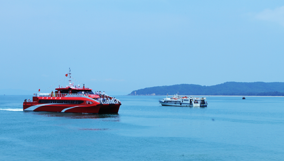 Cô Tô. Cô Tô Quảng Ninh. Đảo ngọc Cô Tô. Đảo Cô Tô. Tàu cao tốc ở Cô Tô