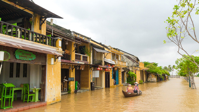 Từ nay đến hết năm 2018 có 3 cơn bão tràn vào nước ta, cuối tháng 12 có rét đậm