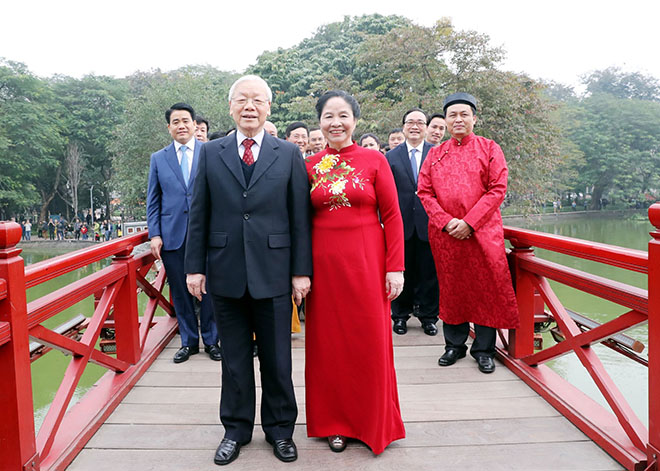 Ông Công Ông Táo, Cúng Ông công ông Táo, Chủ tịch nước thả cá chép, tổng bí thư thả cá chép, chủ tịch nước NGuyễn Phú Trọng thả cá chép, Lễ Ông Công ông táo, táo quân