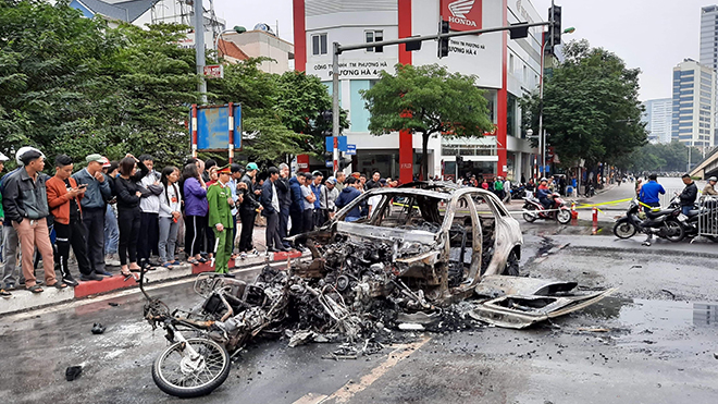 Tai nạn giao thông, Tai nạn lê văn lương, Tai nạn hà nội, Cháy ô tô, tngt, Mercedes GLC200, tai nạn Hà Nội, Tai nạn giao thông Lê Văn Lương, tai nạn cháy ô tô