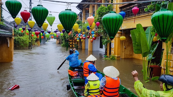 Không khí lạnh tràn về, miền Bắc rét sâu, miền Trung lại mưa lớn