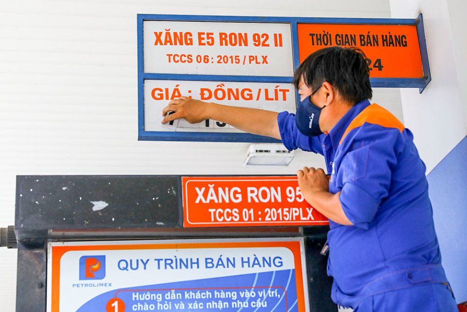 Giá xăng dầu hôm nay 22/8: Cập nhật mức điều chỉnh mới nhất