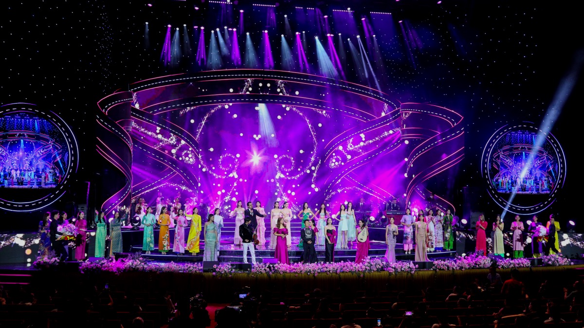 Bằng Kiều gây bất ngờ khi lần đầu hát loạt ca khúc mới